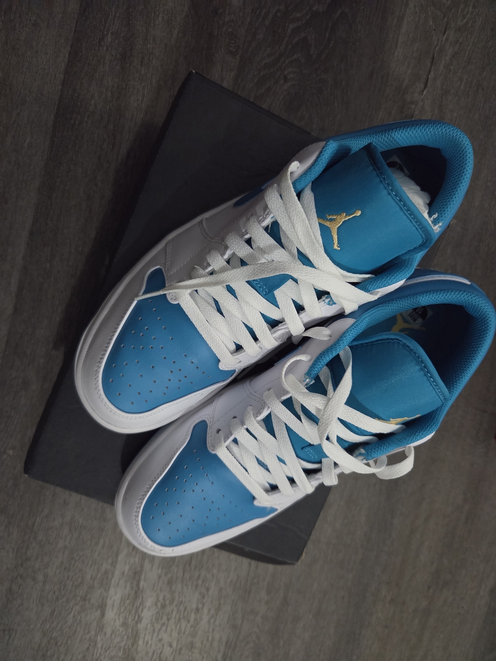 Nike Men's Low-Top Sneakers in Blue, White and Gold